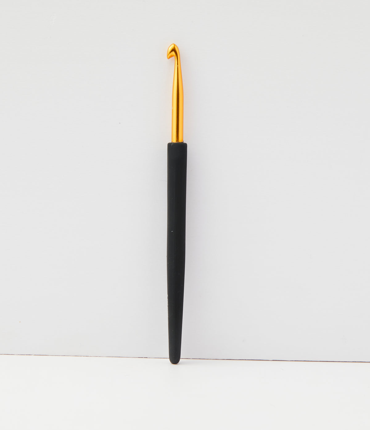KnitPro Aluminium vąšelis su juoda rankenėle 15cm (auksinės spalvos)