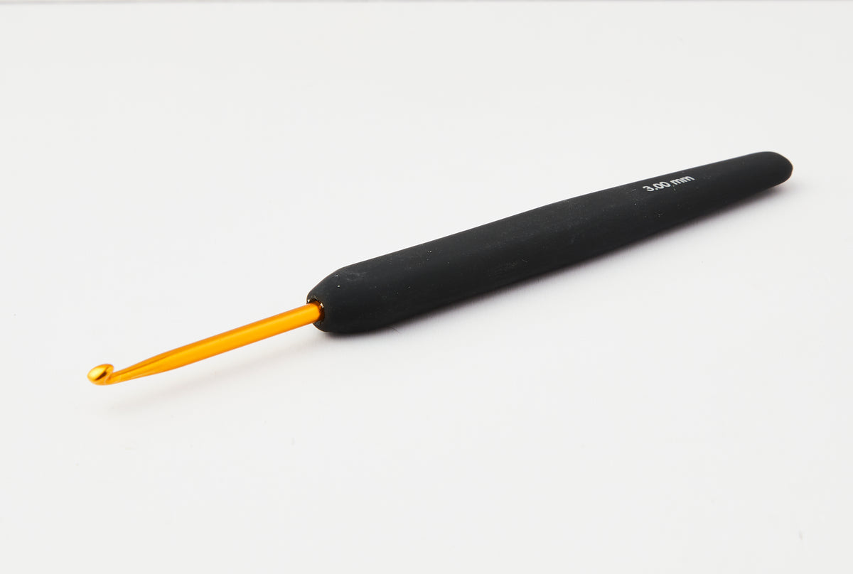 KnitPro Aluminium vąšelis su juoda rankenėle 15cm (auksinės spalvos)