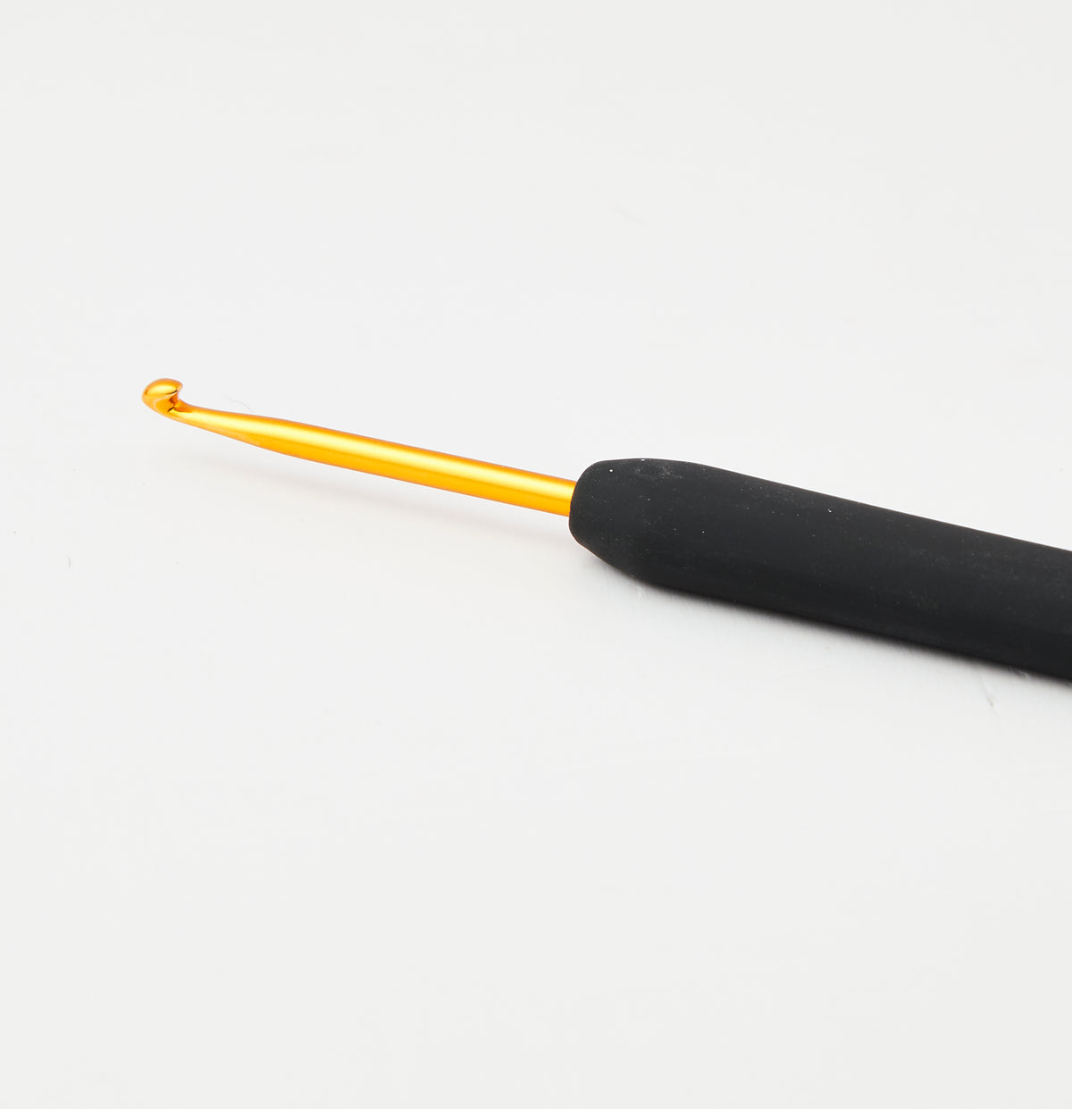 KnitPro Aluminium vąšelis su juoda rankenėle 15cm (auksinės spalvos)