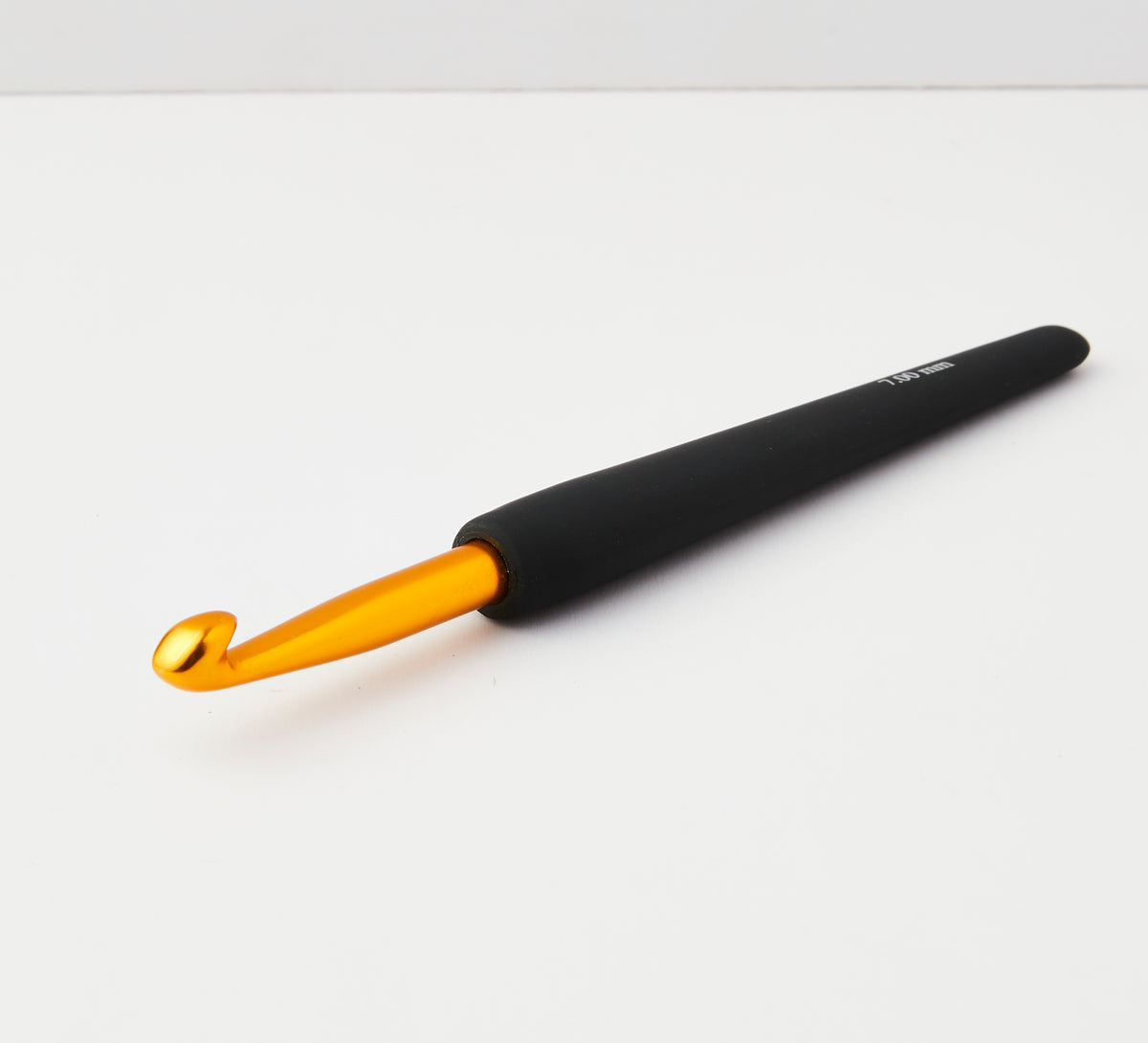 KnitPro Aluminium vąšelis su juoda rankenėle 15cm (auksinės spalvos)