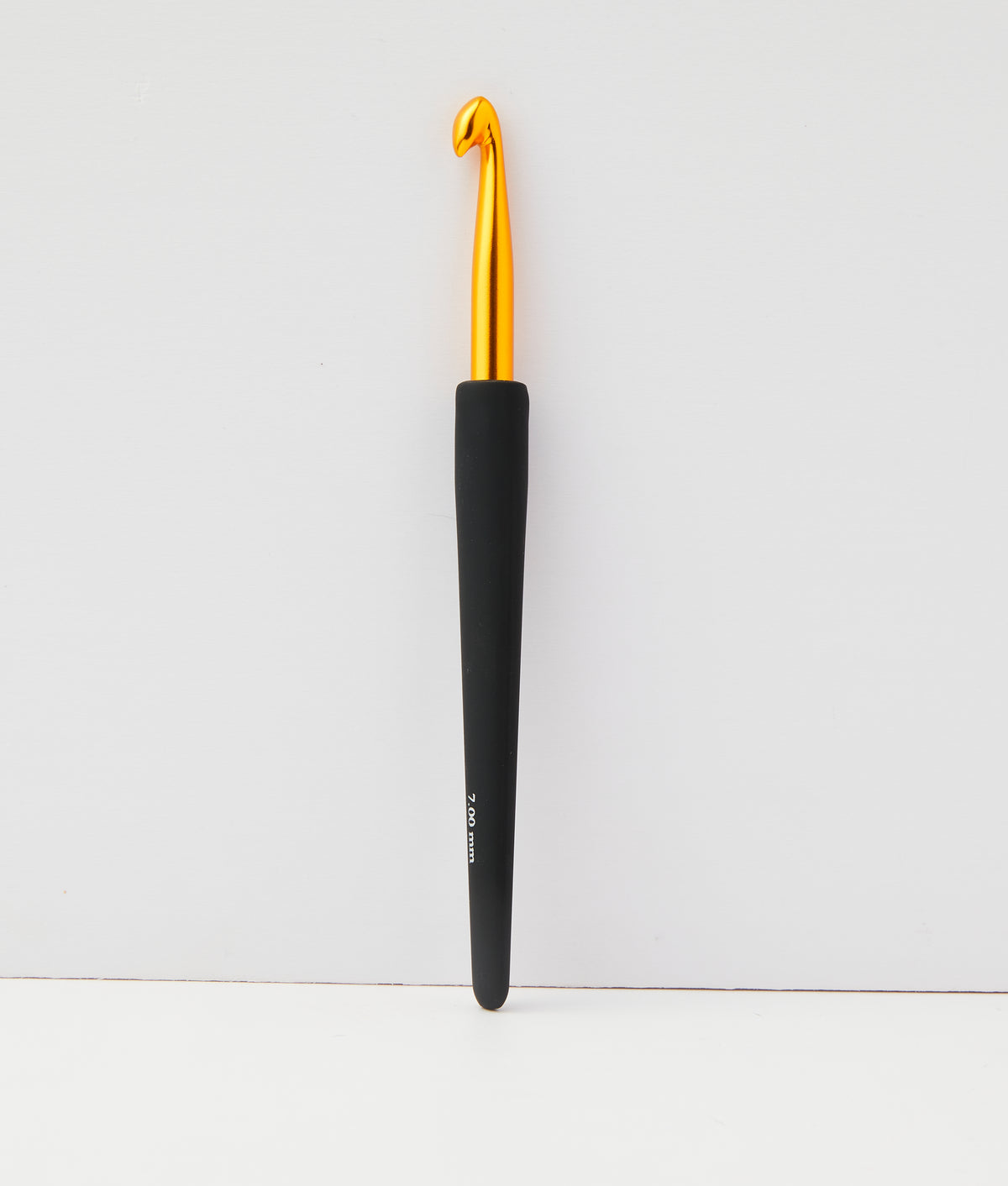 KnitPro Aluminium vąšelis su juoda rankenėle 15cm (auksinės spalvos)