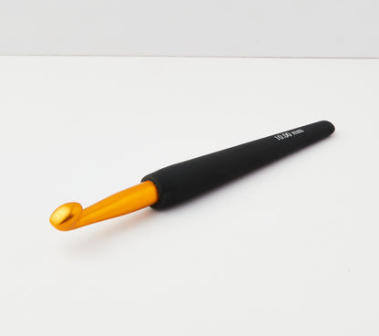 KnitPro Aluminium vąšelis su juoda rankenėle 15cm (auksinės spalvos)