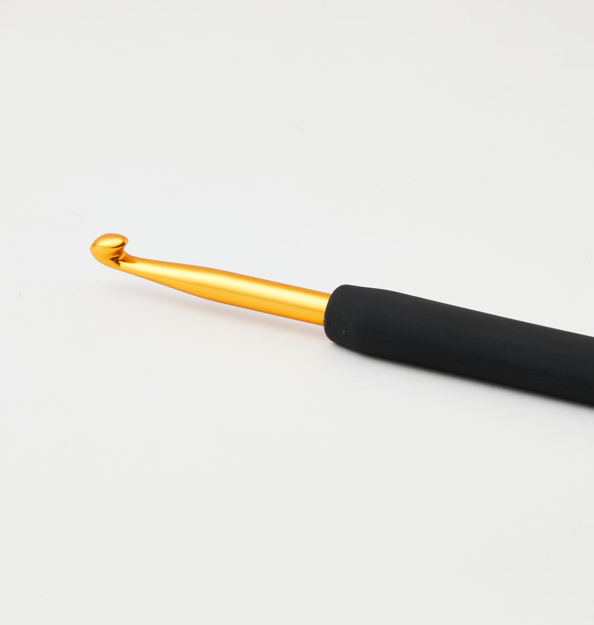 KnitPro Aluminium vąšelis su juoda rankenėle 15cm (auksinės spalvos)