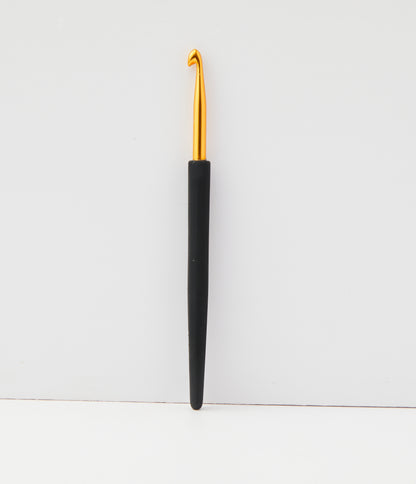 KnitPro Aluminium vąšelis su juoda rankenėle 15cm (auksinės spalvos)