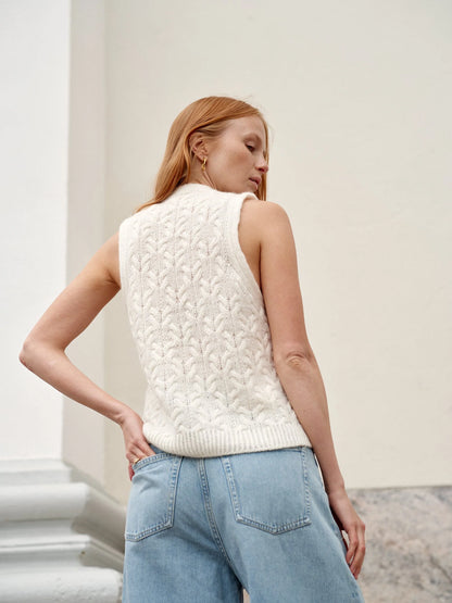 Laine knyga "Nordic Chic: Knitting a Modern Wardrobe" (Copy)